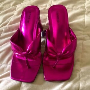 Thong heeled sandal